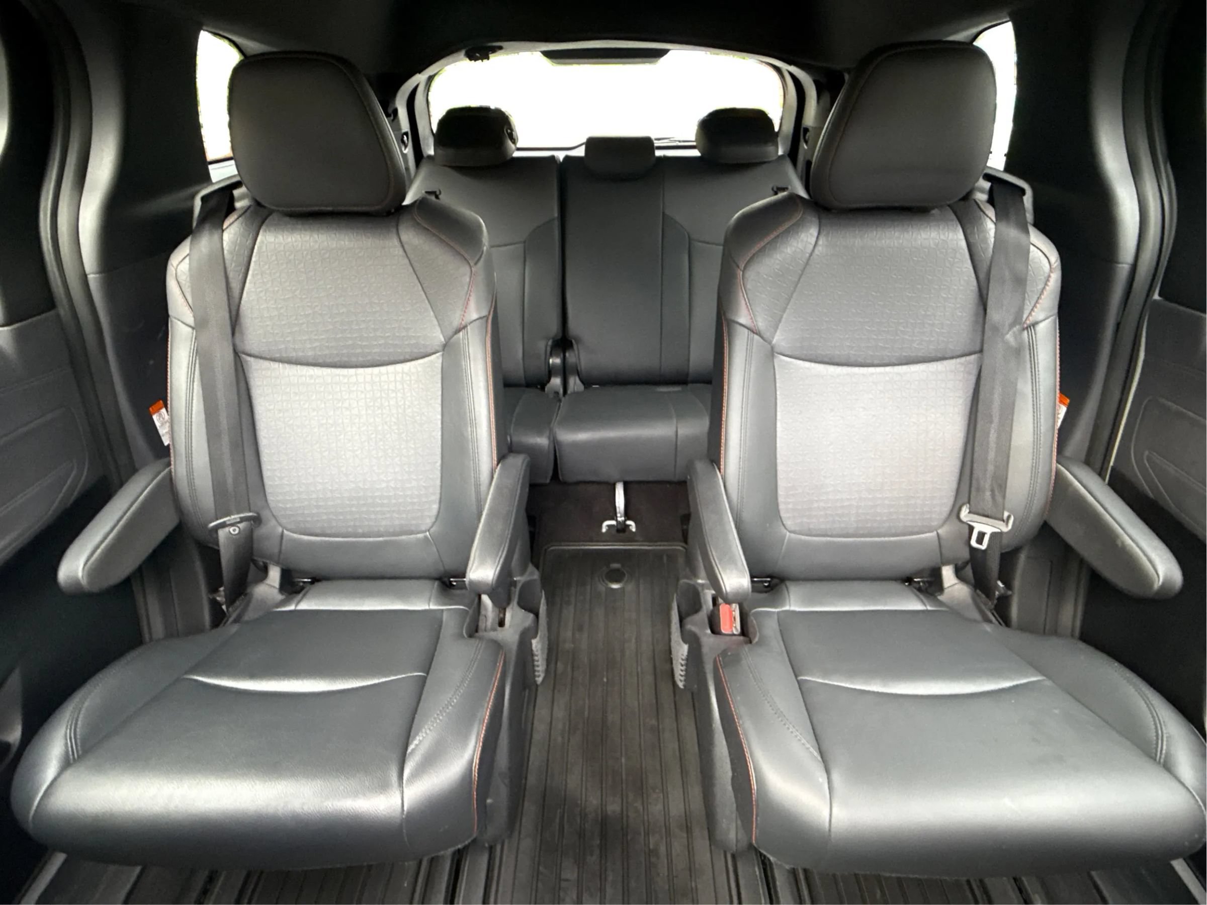 Used 2022 Toyota Sienna XSE FWD image 20