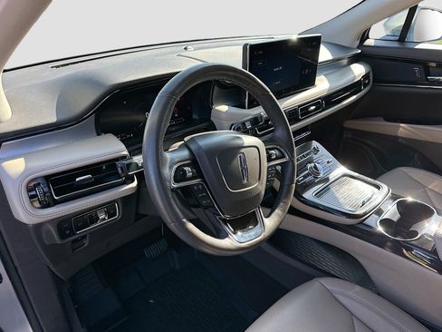 Used 2023 Lincoln Nautilus FWD image 9