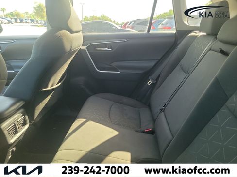 Used 2021 Toyota RAV4 XLE w/ Convenience Package FWD image 6