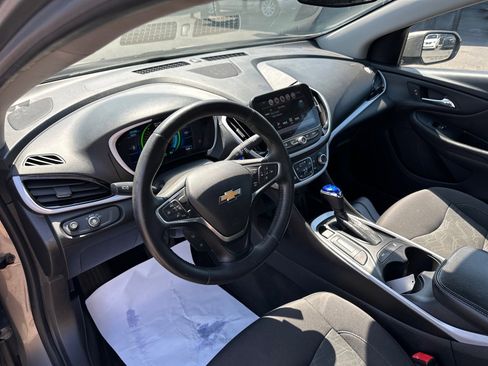 Used 2017 Chevrolet Volt LT FWD image 16
