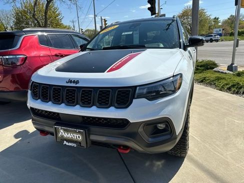 Used 2025 Jeep Compass Trailhawk AWD/4WD image 4