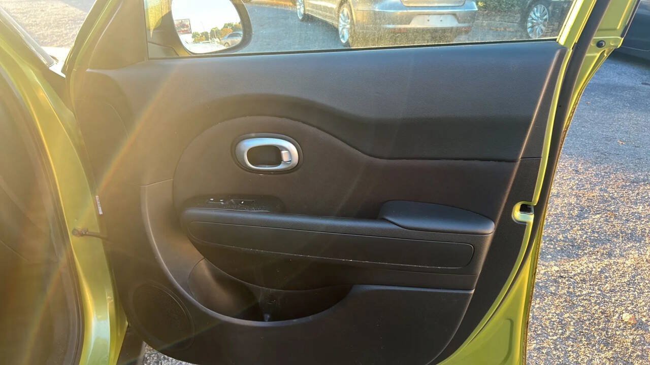 Used 2015 Kia Soul FWD image 21