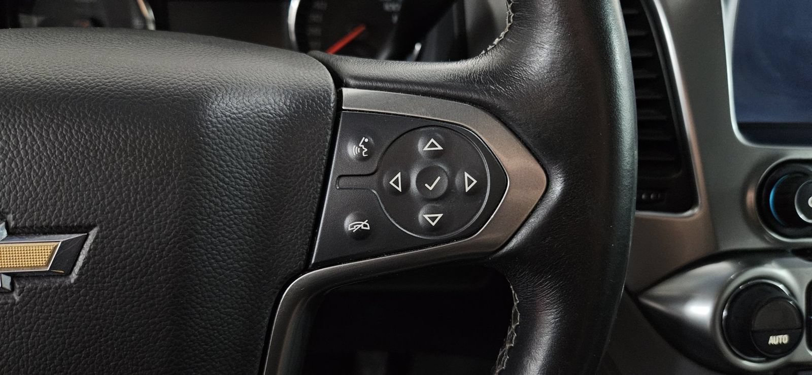 Used 2015 Chevrolet Suburban LT AWD/4WD image 12