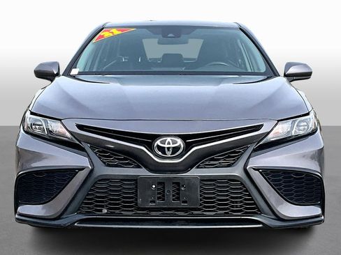 Used 2021 Toyota Camry SE image 3