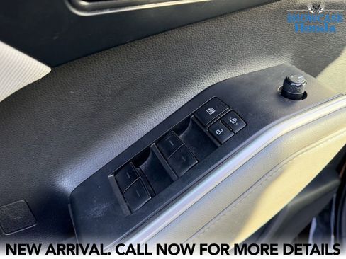 Used 2022 Toyota Highlander L FWD image 14