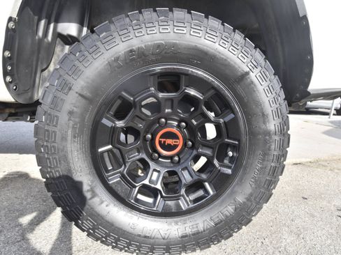 Used 2016 Toyota Tacoma SR image 11