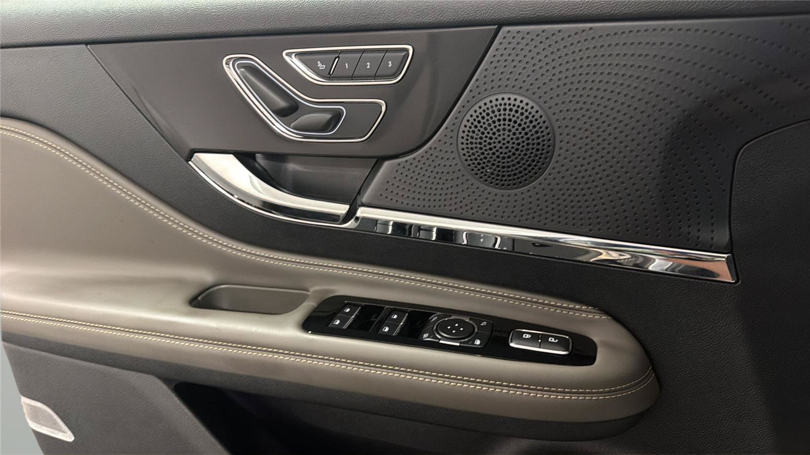 Used 2023 Lincoln Corsair FWD image 23