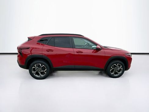 New 2026 Chevrolet Trax LT w/ LPO, Blackout Package image 5