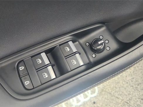 Used 2022 Audi Q8 Prestige AWD/4WD image 25