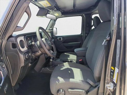 New 2025 Jeep Gladiator Sport image 4