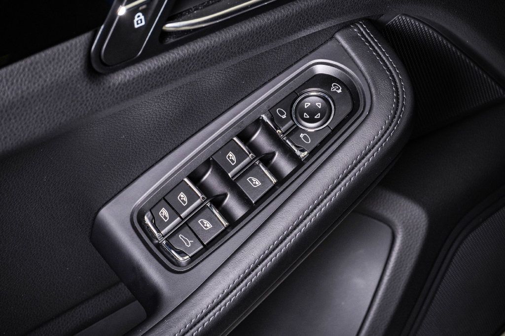 Certified 2026 Porsche Macan AWD/4WD image 26
