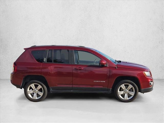 Used 2016 Jeep Compass Latitude FWD image 4