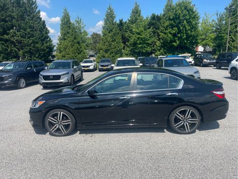Used 2016 Honda Accord Sport image 2