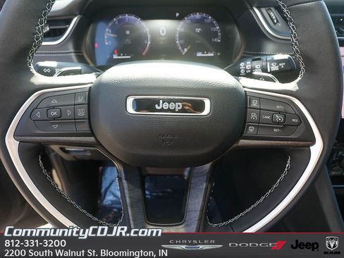 New 2025 Jeep Grand Cherokee L Limited AWD/4WD image 14