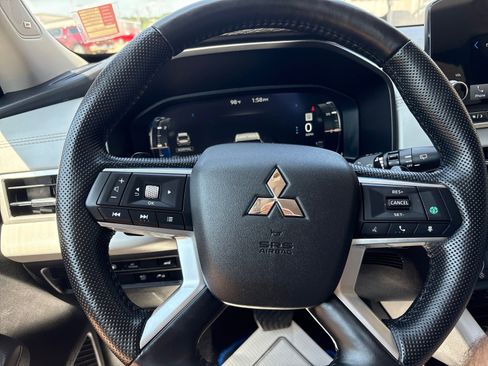 Used 2024 Mitsubishi Outlander 4WD Plug-In Hybrid image 16