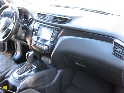 Used 2019 Nissan Rogue Sport SV w/ Technology Package image 31