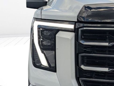 Used 2025 GMC Sierra 2500 AT4 image 8