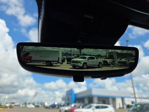 New 2026 Chevrolet Traverse LT w/ Sun and Wheel Package FWD image 24