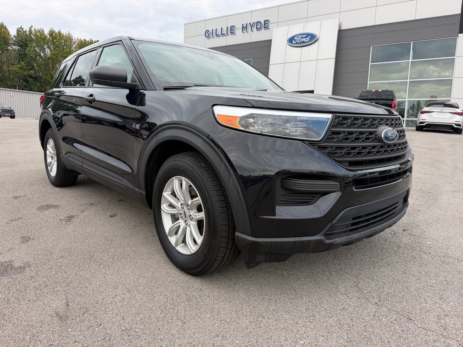Used 2021 Ford Explorer 4WD image 2