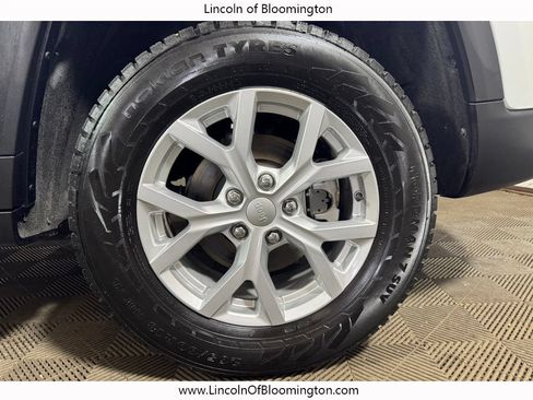 Used 2023 Jeep Grand Cherokee Limited AWD/4WD image 22