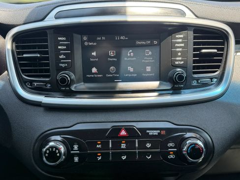 Used 2019 Kia Sorento FWD image 26