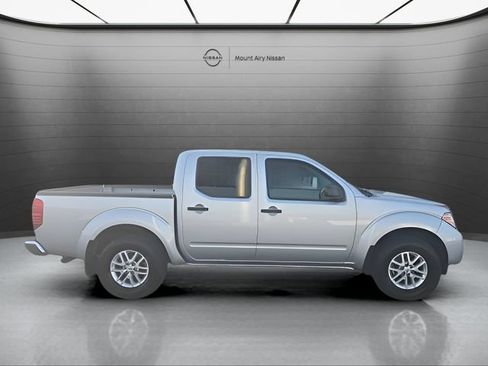 Used 2020 Nissan Frontier SV AWD/4WD image 2