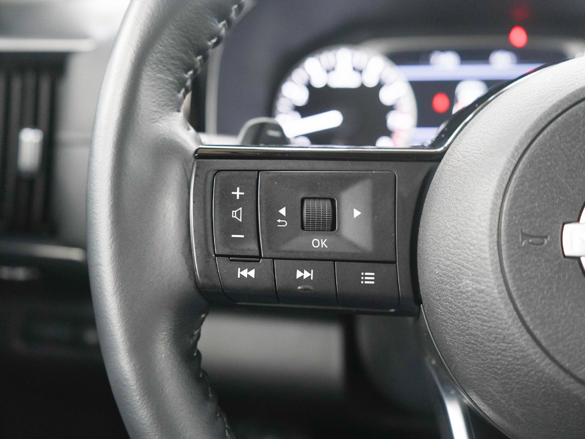 Used 2024 Nissan Pathfinder SL AWD/4WD image 23
