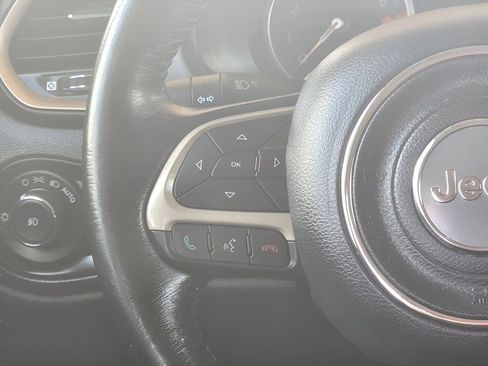 Used 2017 Jeep Renegade Latitude AWD/4WD image 51