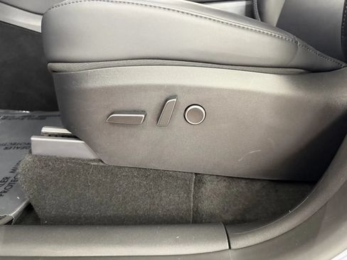 Used 2023 Tesla Model Y Performance AWD/4WD image 14