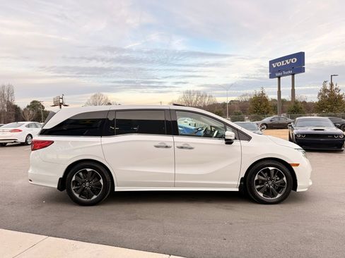 Used 2023 Honda Odyssey Elite image 4