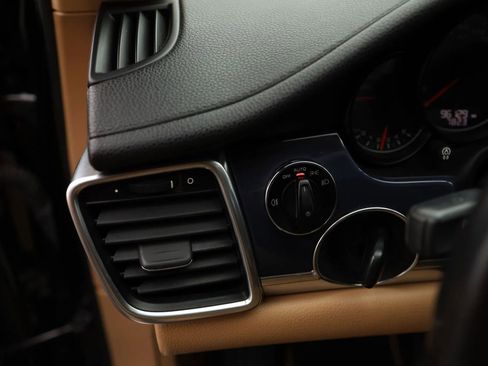 Used 2013 Porsche Panamera 4 Platinum Edition image 14