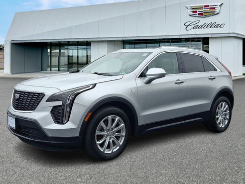 Used 2019 Cadillac XT4 Luxury w/ Cold Weather Package image 3