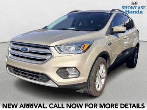 Used 2018 Ford Escape SEL image 2