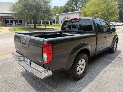 Used 2011 Nissan Frontier SV w/ SV Premium Utility Pkg RWD image 3