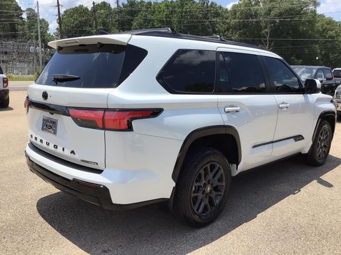 Used 2025 Toyota Sequoia Platinum AWD/4WD image 9