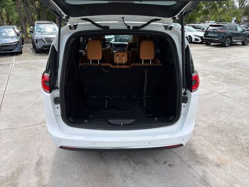 Used 2023 Chrysler Pacifica Pinnacle FWD image 36