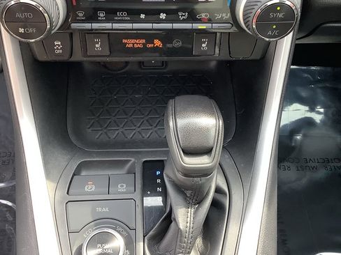 Used 2021 Toyota RAV4 XLE w/ Convenience Package image 17