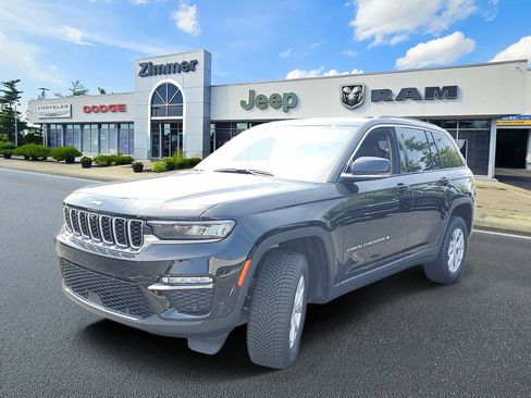 Certified 2023 Jeep Grand Cherokee Limited w/ Luxury Tech Group II AWD/4WD image 2