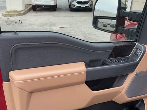 Used 2023 Ford F250 Lariat w/ Chrome Package image 17