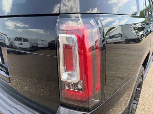 Used 2019 GMC Yukon SLT w/ Graphite Performance Edition AWD/4WD image 43