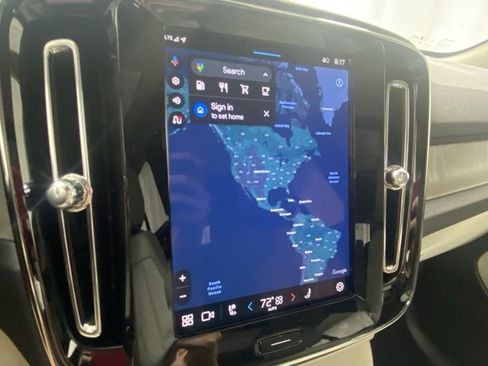 Certified 2025 Volvo XC40 B5 Ultra image 19