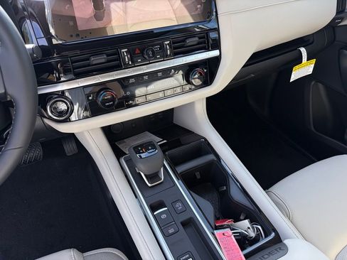 New 2026 Nissan Pathfinder SL image 20