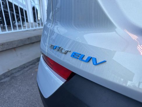 Used 2022 Chevrolet Bolt EUV LT w/ Convenience Package image 14