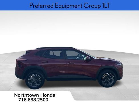 Used 2024 Chevrolet Trax LT w/ Sunroof Package image 3