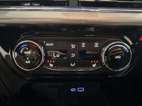Used 2025 Chevrolet Trax LT w/ LT Convenience Package FWD image 22