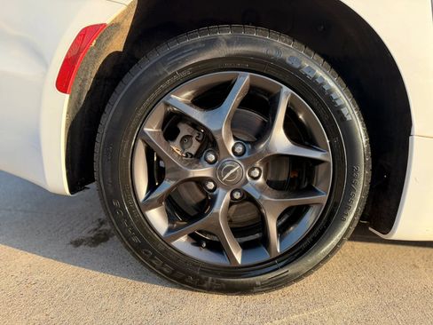 Used 2019 Chrysler Pacifica Touring-L Plus w/ Advanced Safetytec Group FWD image 18