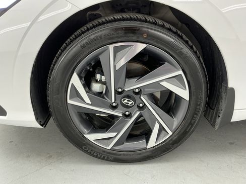 Used 2025 Hyundai Elantra Sport image 18