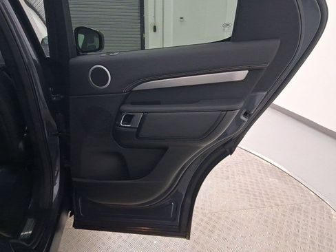 Used 2025 Land Rover Discovery Dynamic SE image 32