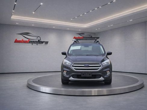 Used 2018 Ford Escape SE FWD image 2