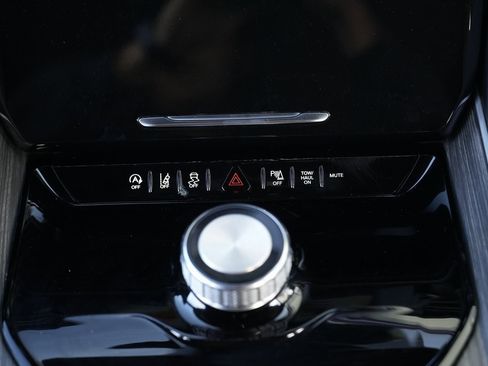 Used 2023 Jeep Wagoneer L Series II image 42